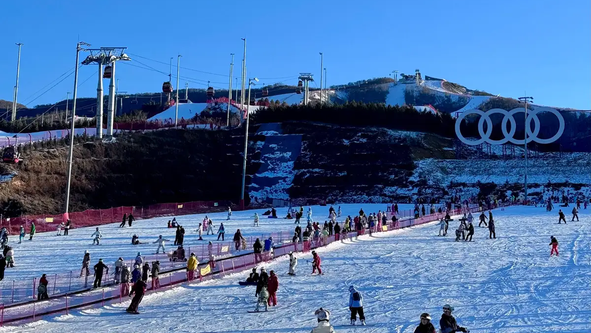 崇禮滑雪全攻略：冬奧級粉雪勝地！北京高鐵1小時直達交通超便利，熱門雪場特色與新手家庭指南